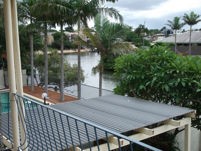 11 Poinciana Blvd, Broadbeach Waters QLD 4218