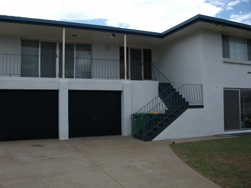 11 Poinciana Blvd, Broadbeach Waters QLD 4218