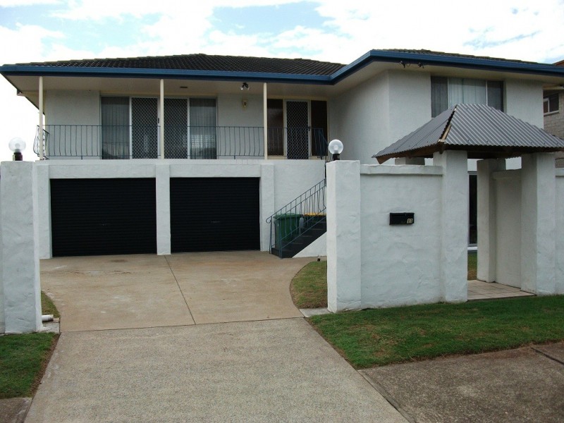 11 Poinciana Blvd, Broadbeach Waters QLD 4218