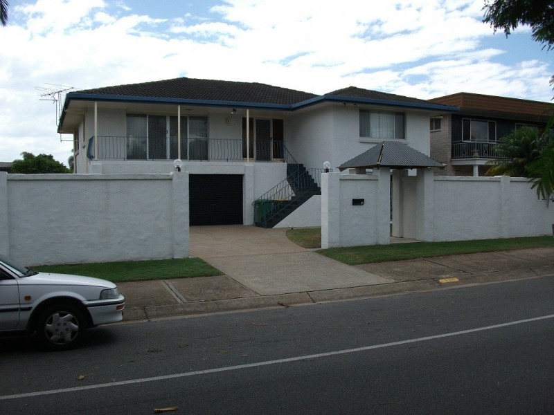 11 Poinciana Blvd, Broadbeach Waters QLD 4218