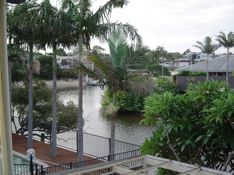 11 Poinciana Blvd, Broadbeach Waters QLD 4218