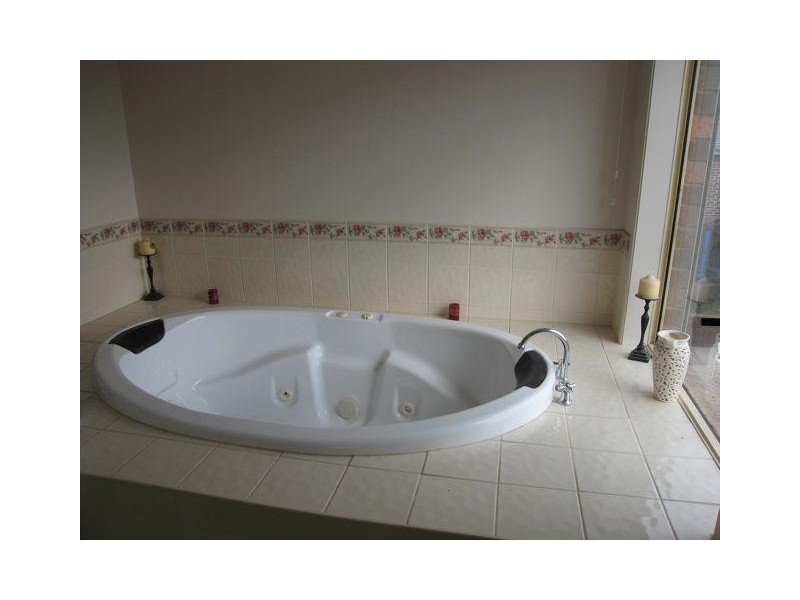 2 Honeyeater Court, Tarneit VIC 3029