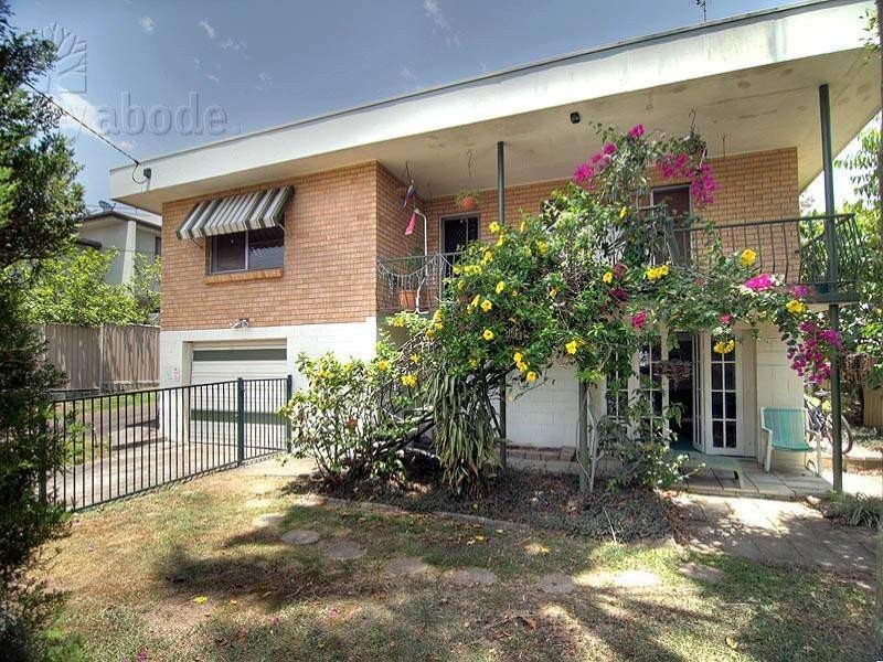 7 Government Road, Labrador QLD 4215