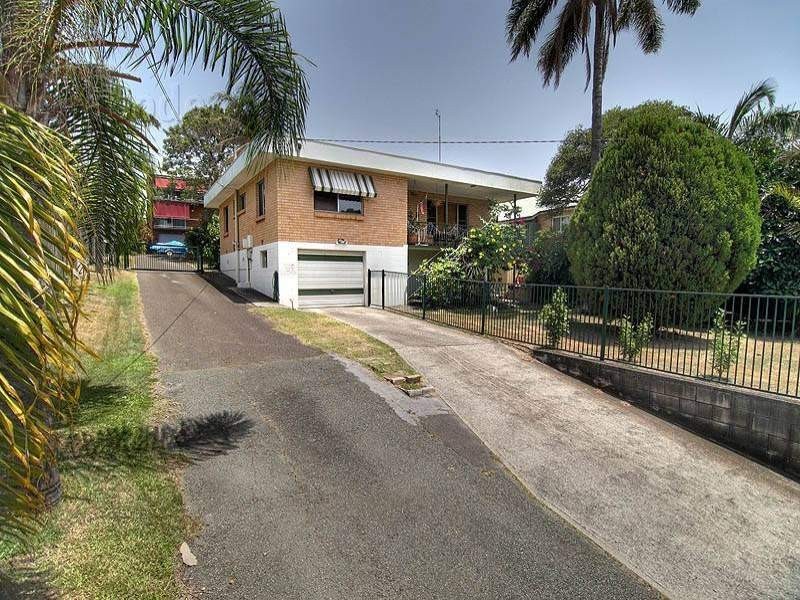 7 Government Road, Labrador QLD 4215