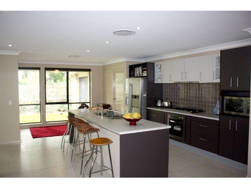 18 Railway Parade, Willow Vale NSW 2575