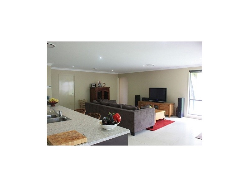 18 Railway Parade, Willow Vale NSW 2575