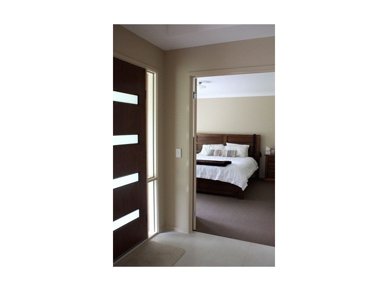 18 Railway Parade, Willow Vale NSW 2575