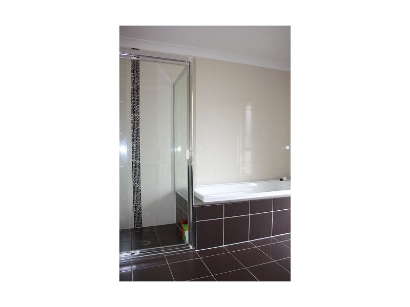 18 Railway Parade, Willow Vale NSW 2575