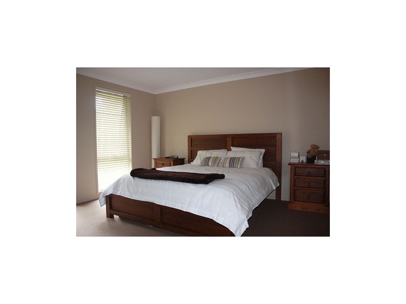 18 Railway Parade, Willow Vale NSW 2575