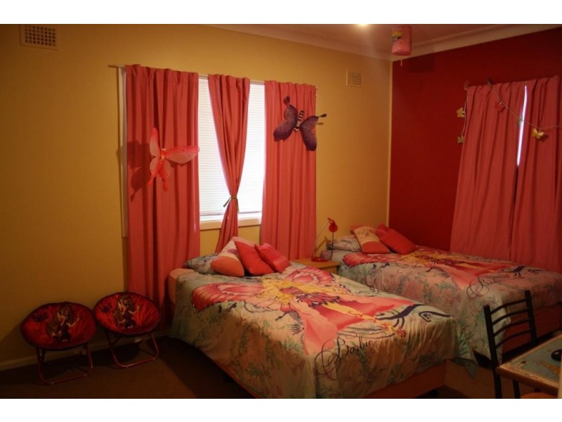 10 King Street, Yeoval NSW 2868