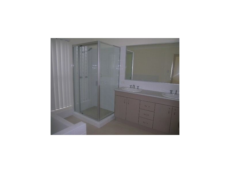 8 Whites Court, Albany Creek QLD 4035