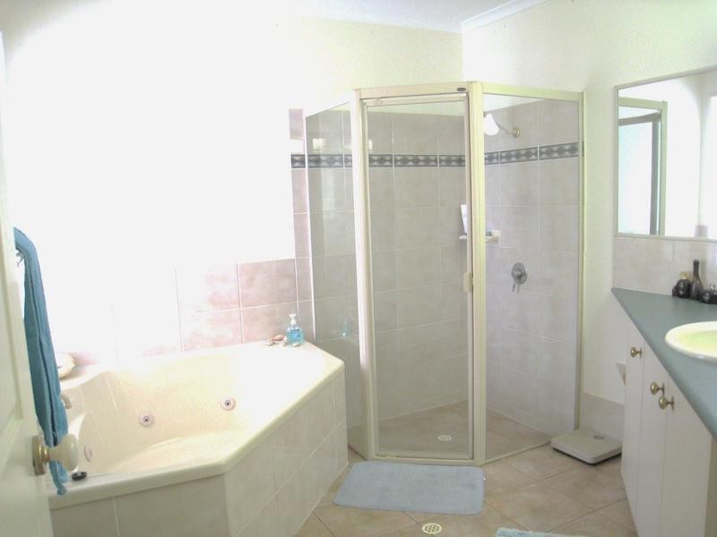 15 McKenna Drive, Noosaville QLD 4566