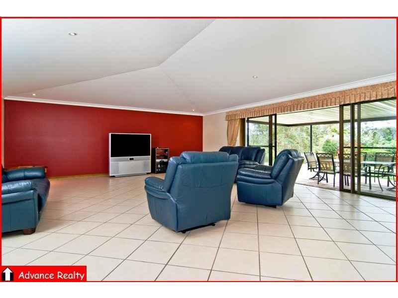 1 Benjamin Cl, Samford Valley QLD 4520
