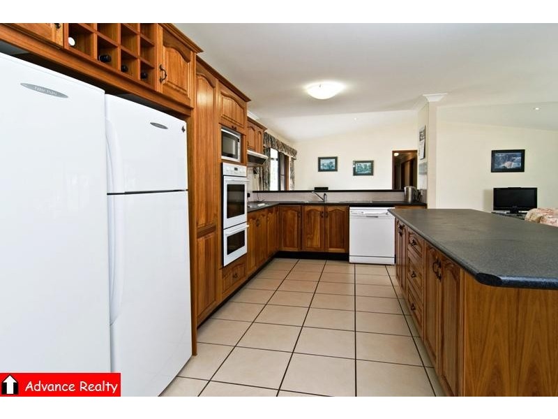 1 Benjamin Cl, Samford Village QLD 4520