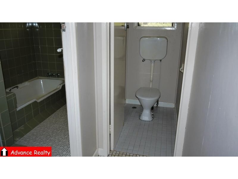 10 Gordon Rd, Ferny Hills QLD 4055