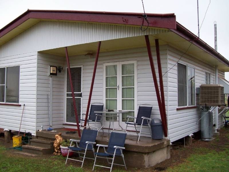 4 Moore St, Dirranbandi QLD 4486