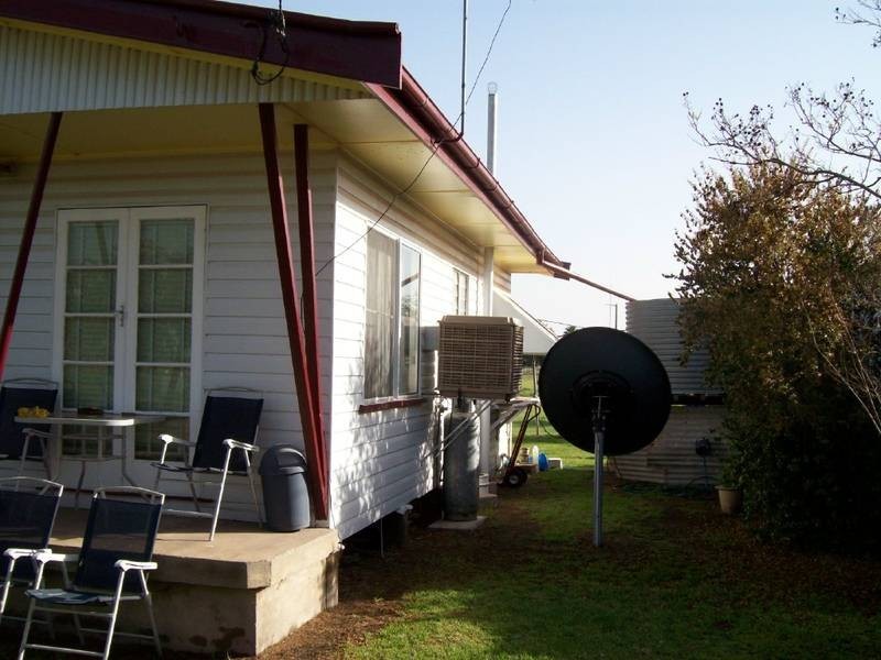 4 Moore St, Dirranbandi QLD 4486