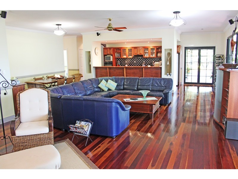 8 Anna Close, Tanawha QLD 4556