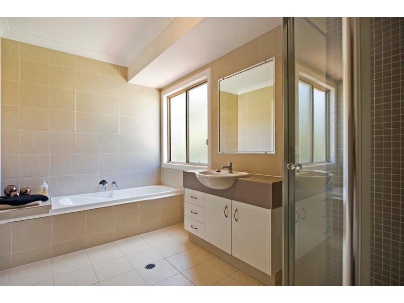 102 Christina Ryan Way, Arundel QLD 4214