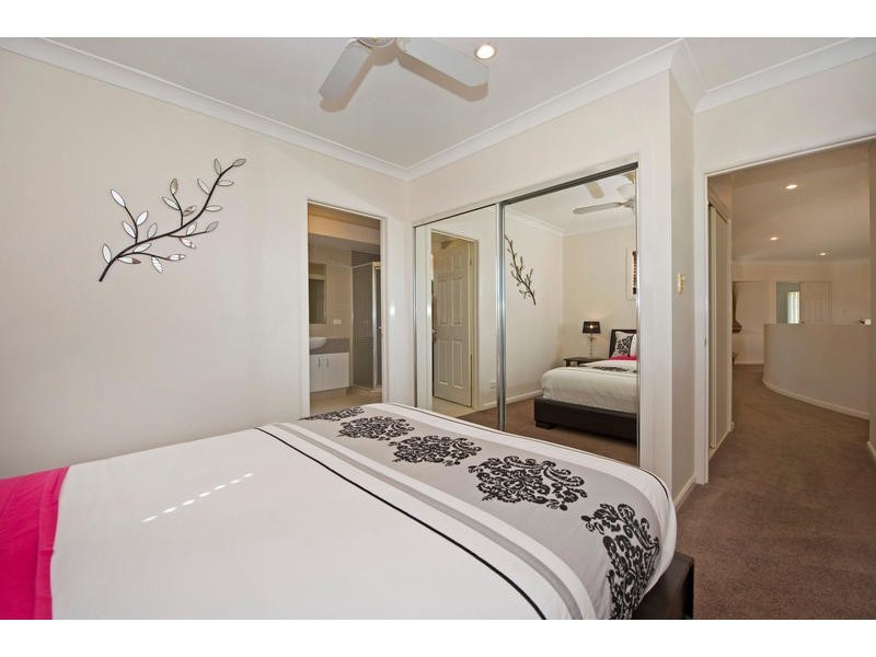 102 Christina Ryan Way, Arundel QLD 4214