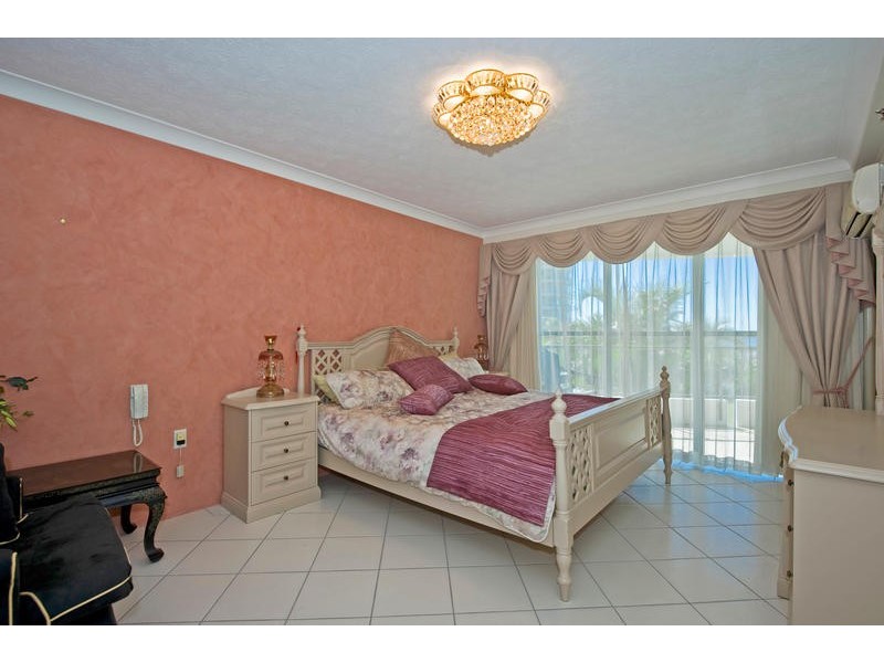 5/17 Bayview Street, Runaway Bay QLD 4216