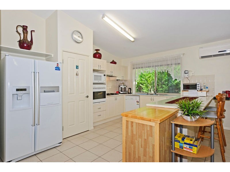 8 Carmarthen Ccrt, Pacific Pines QLD 4211