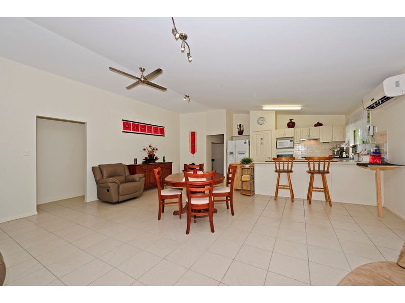 8 Carmarthen Ccrt, Pacific Pines QLD 4211