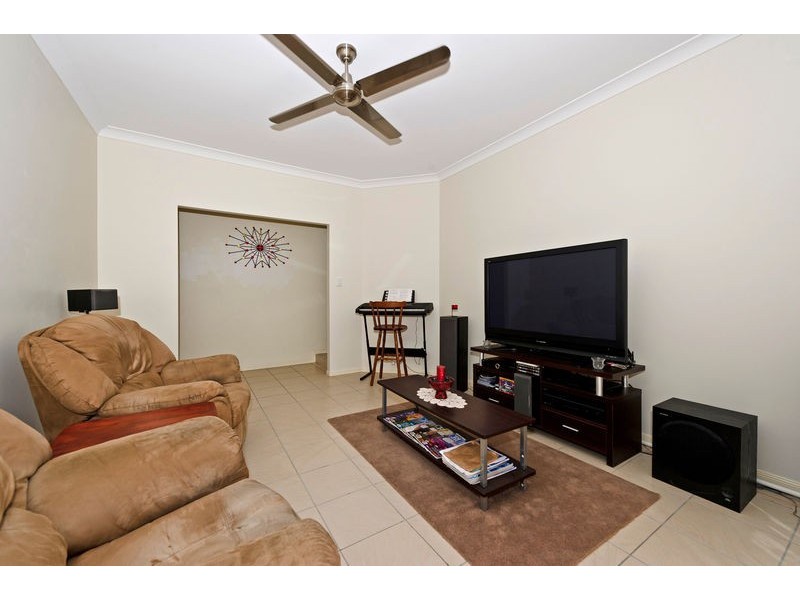 8 Carmarthen Ccrt, Pacific Pines QLD 4211