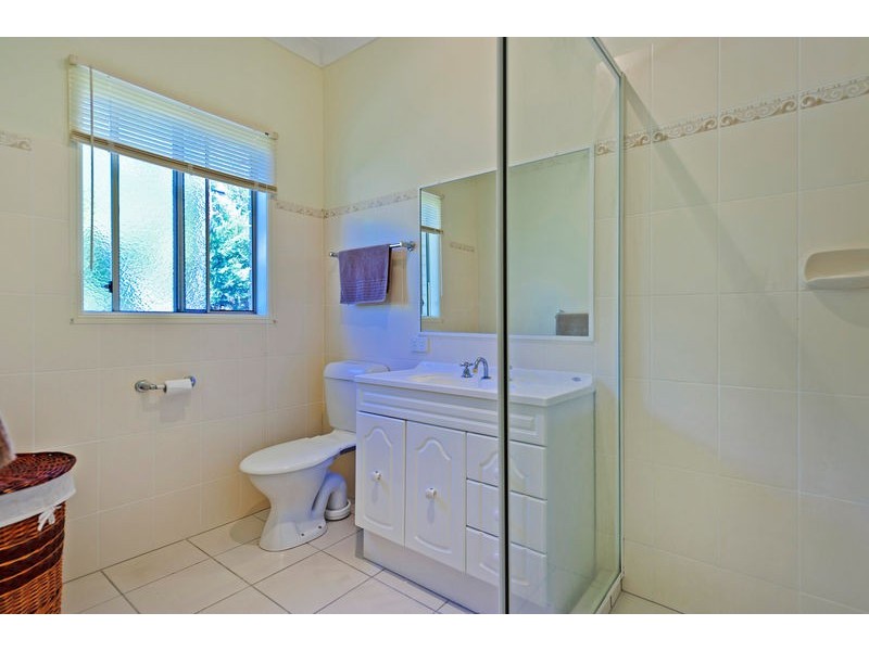 8 Carmarthen Ccrt, Pacific Pines QLD 4211