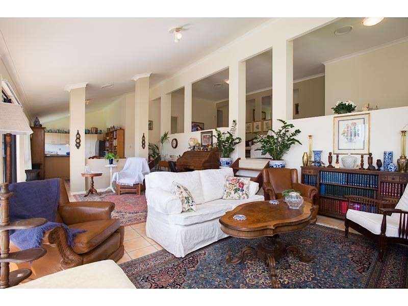 24 Bonin Close, Pacific Pines QLD 4211