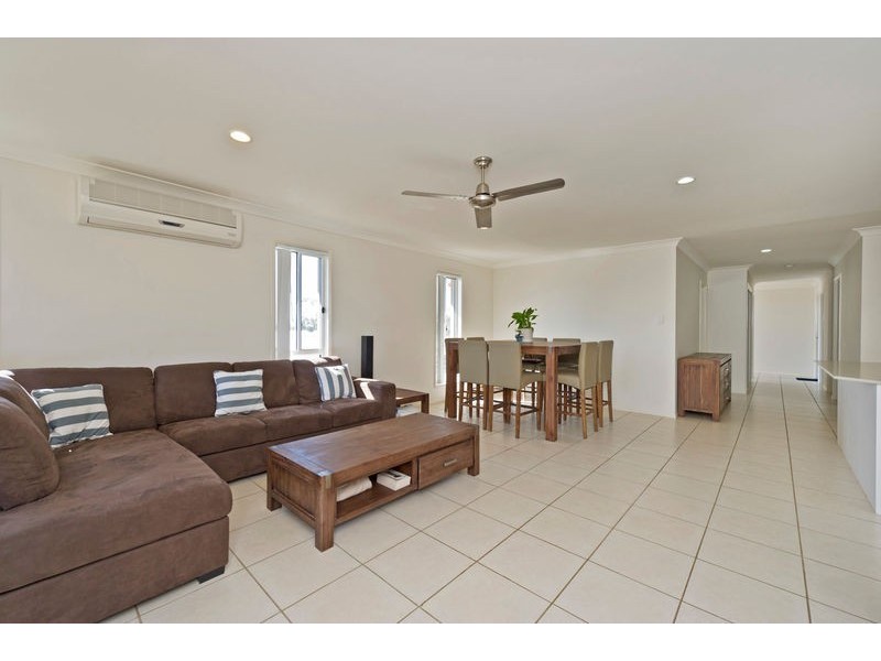2/14 Paris Parade, Ormeau QLD 4208