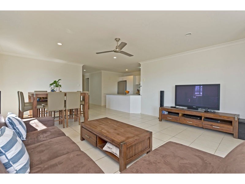 2/14 Paris Parade, Ormeau QLD 4208