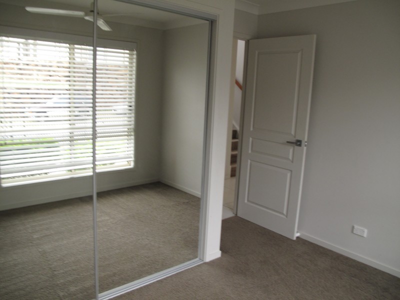 33 Tara Vista Blvd, Highland Park QLD 4211