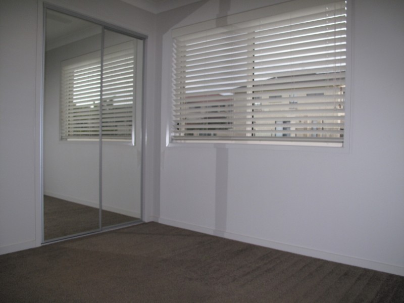 33 Tara Vista Blvd, Highland Park QLD 4211