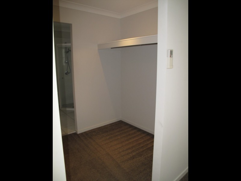 33 Tara Vista Blvd, Highland Park QLD 4211