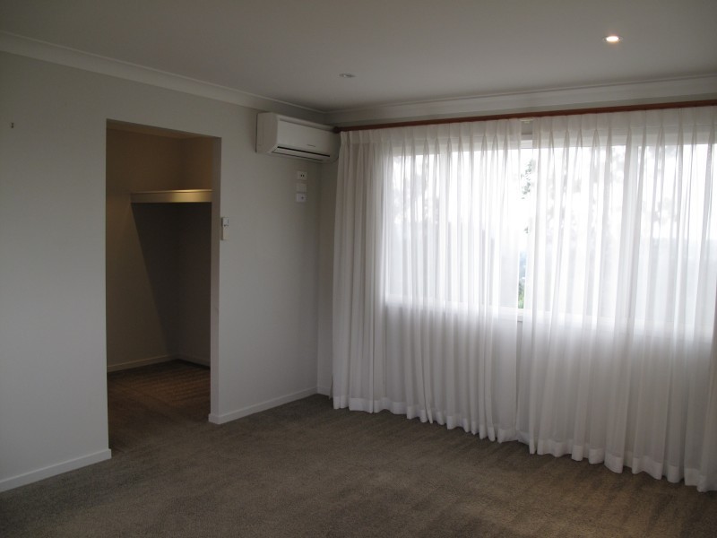 33 Tara Vista Blvd, Highland Park QLD 4211