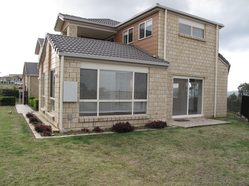 33 Tara Vista Blvd, Highland Park QLD 4211