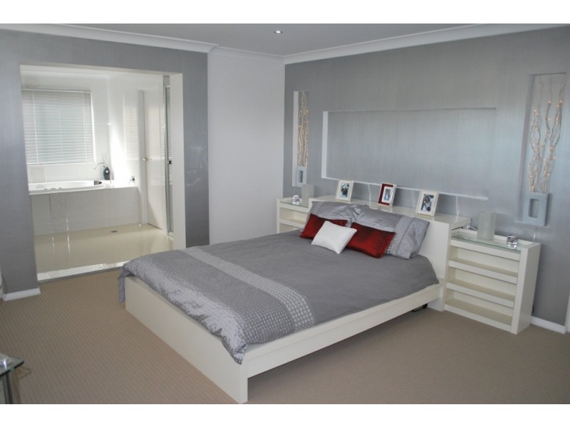 2 Lakeside Ct, Windaroo QLD 4207