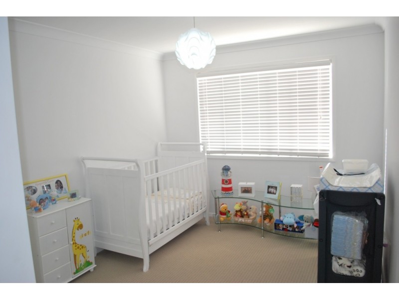 2 Lakeside Ct, Windaroo QLD 4207