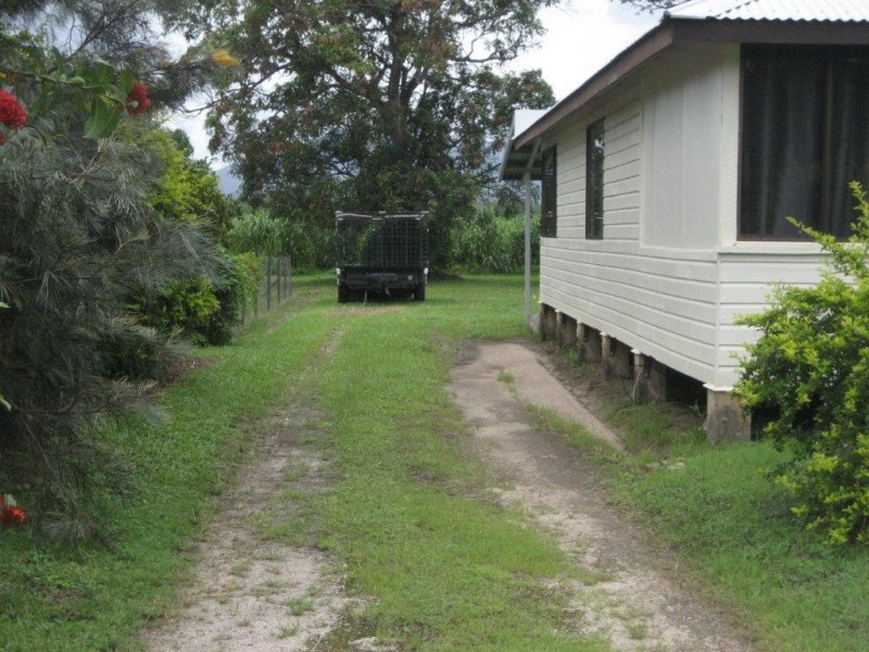 35 Kennedy Creek Rd, Cardwell QLD 4849