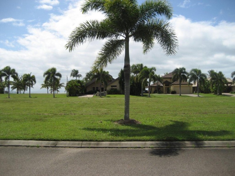 106 Keith Williams Drive, Cardwell QLD 4849