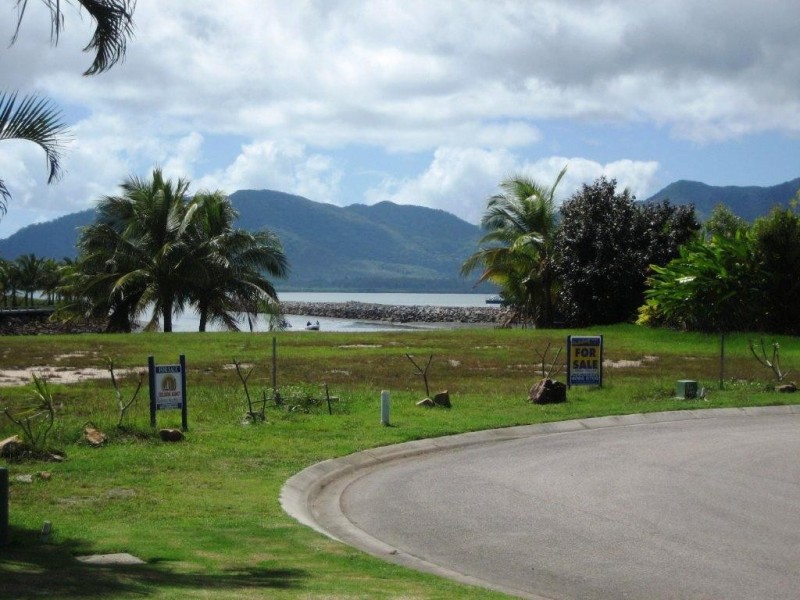 2/45 Royal Palm Avenue, Cardwell QLD 4849
