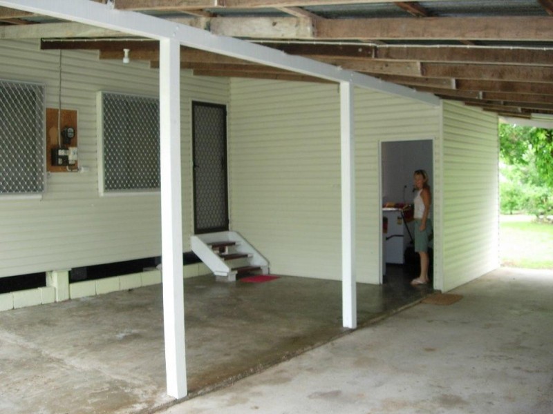 18 Bowen, Cardwell QLD 4849