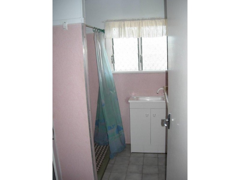 18 Bowen, Cardwell QLD 4849