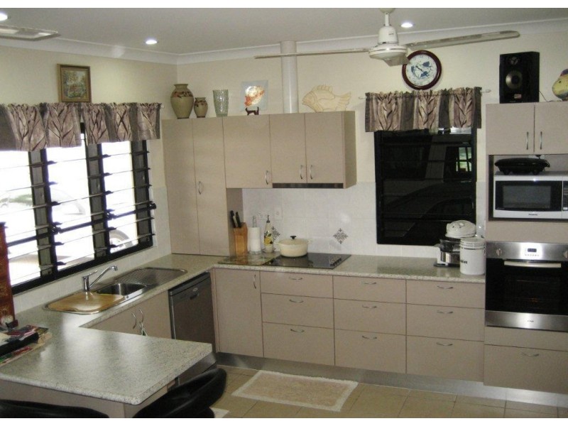 15 Marine Parade, Cardwell QLD 4849