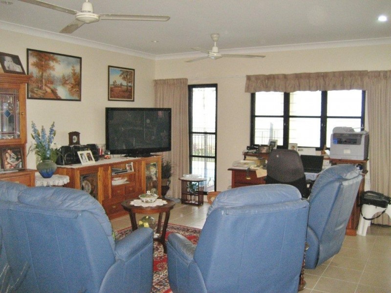 15 Marine Parade, Cardwell QLD 4849