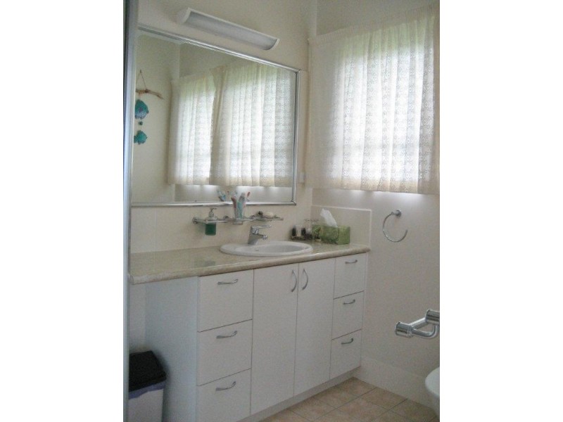 15 Marine Parade, Cardwell QLD 4849