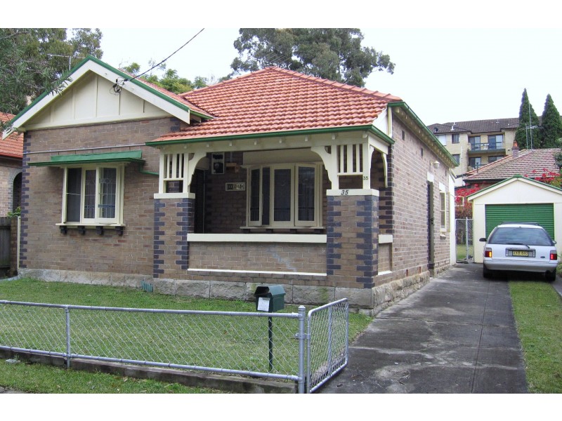 35 Hampton Court Road, Carlton NSW 2218