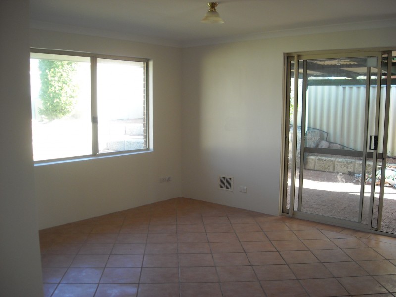 8 Brookside Gardens, Caversham WA 6055