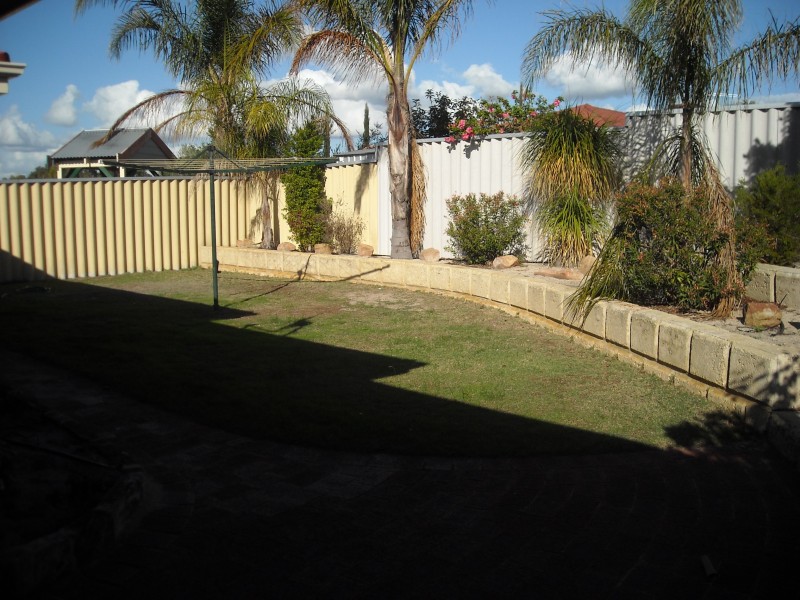 8 Brookside Gardens, Caversham WA 6055